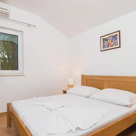 One-bedroom In Lägenhet Trpanj